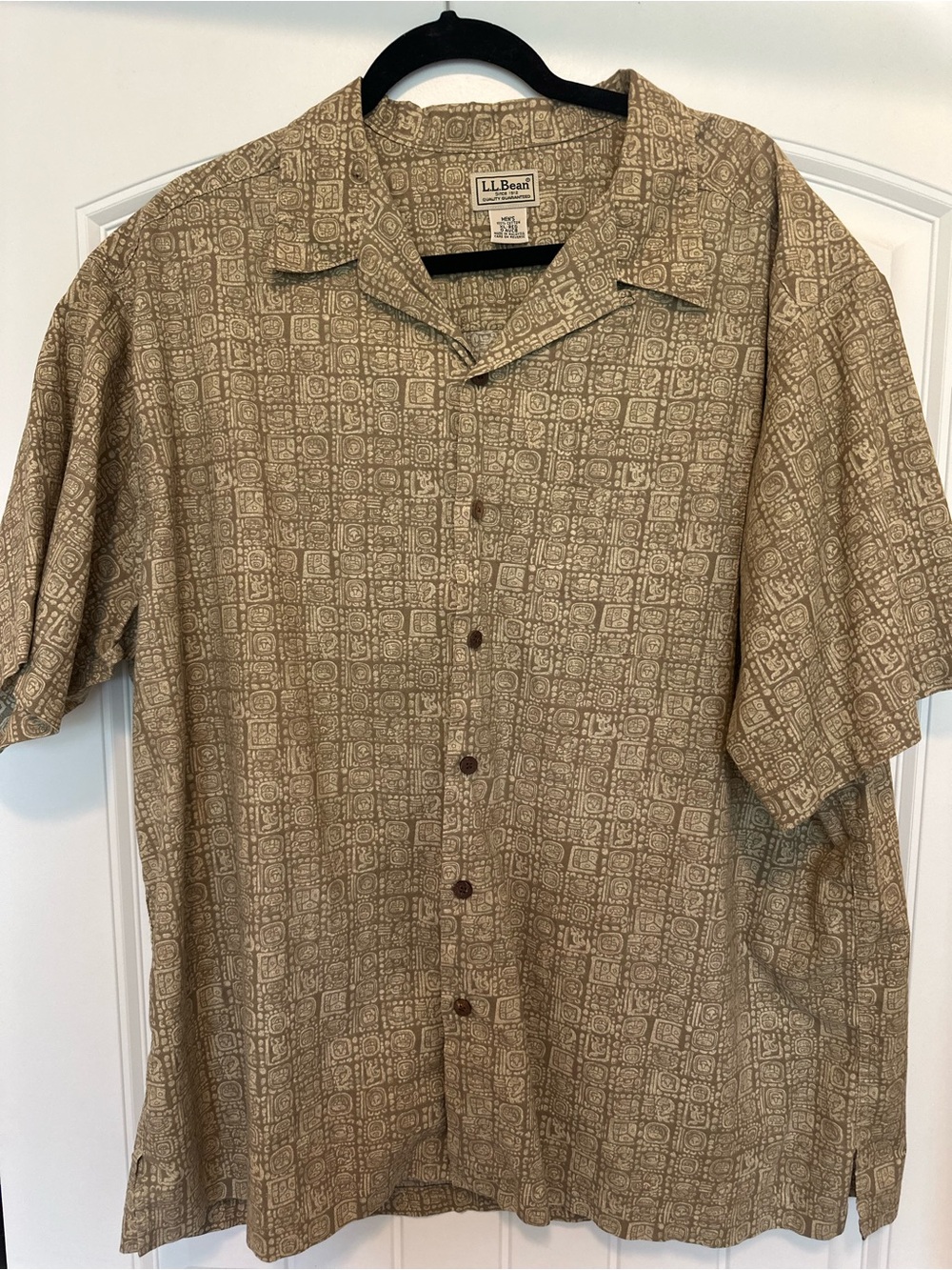 L.L. Bean Men's Short-Sleeve Button-Down Shirt in Tan Geometric Print